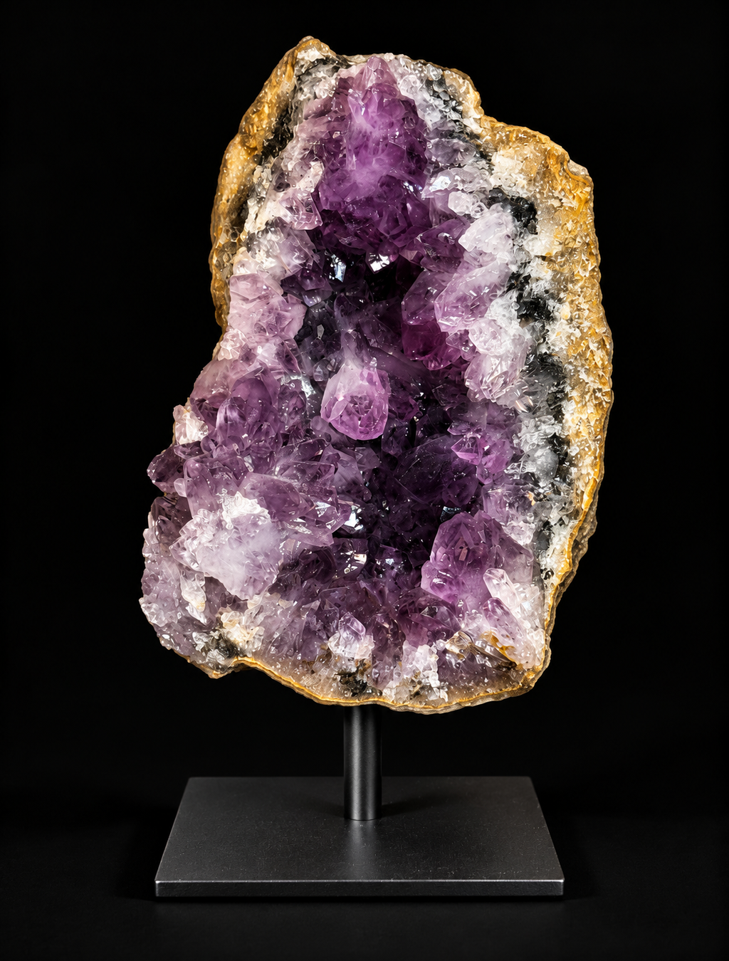 Amethistgeodes op metalen standaard – diverse exemplaren
