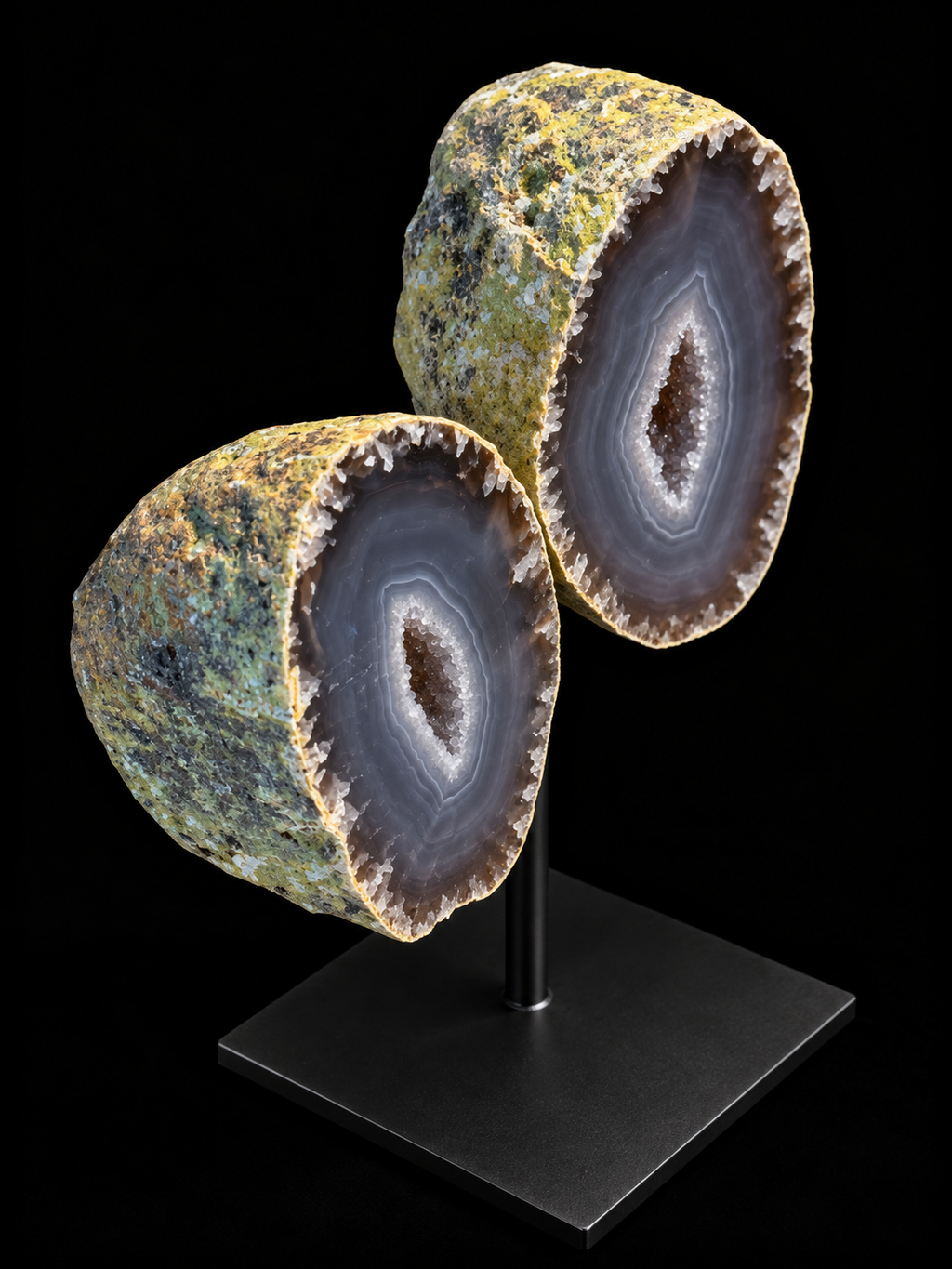 Braziliaanse Agaatgeode – Twee Helften op Standaard