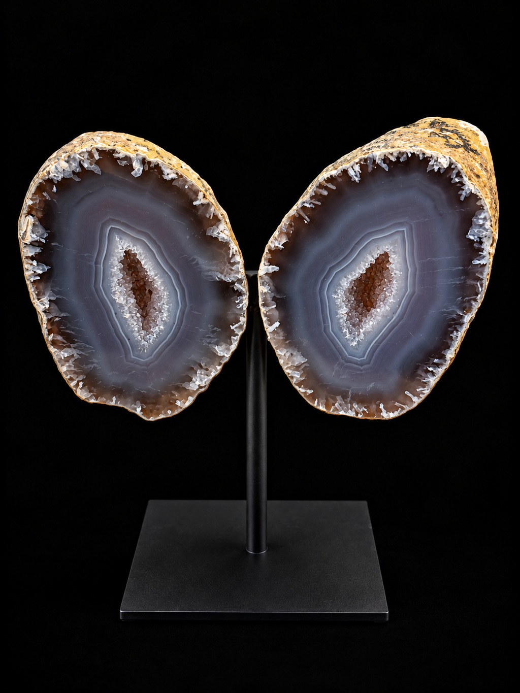 Braziliaanse Agaatgeode – Twee Helften op Standaard