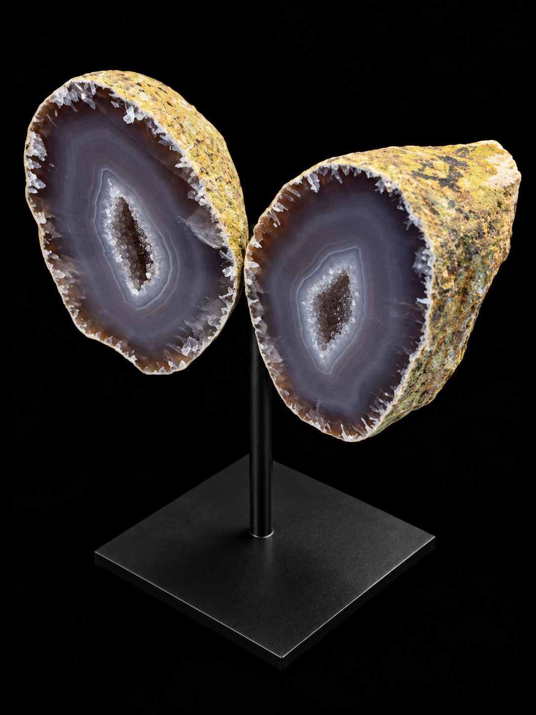 Braziliaanse Agaatgeode – Twee Helften op Standaard